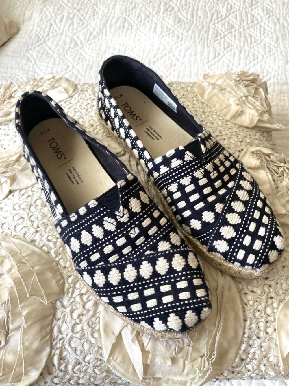 TOMS Black And White Patterned Slip On Casual Summer Espadrilles Size 7.5